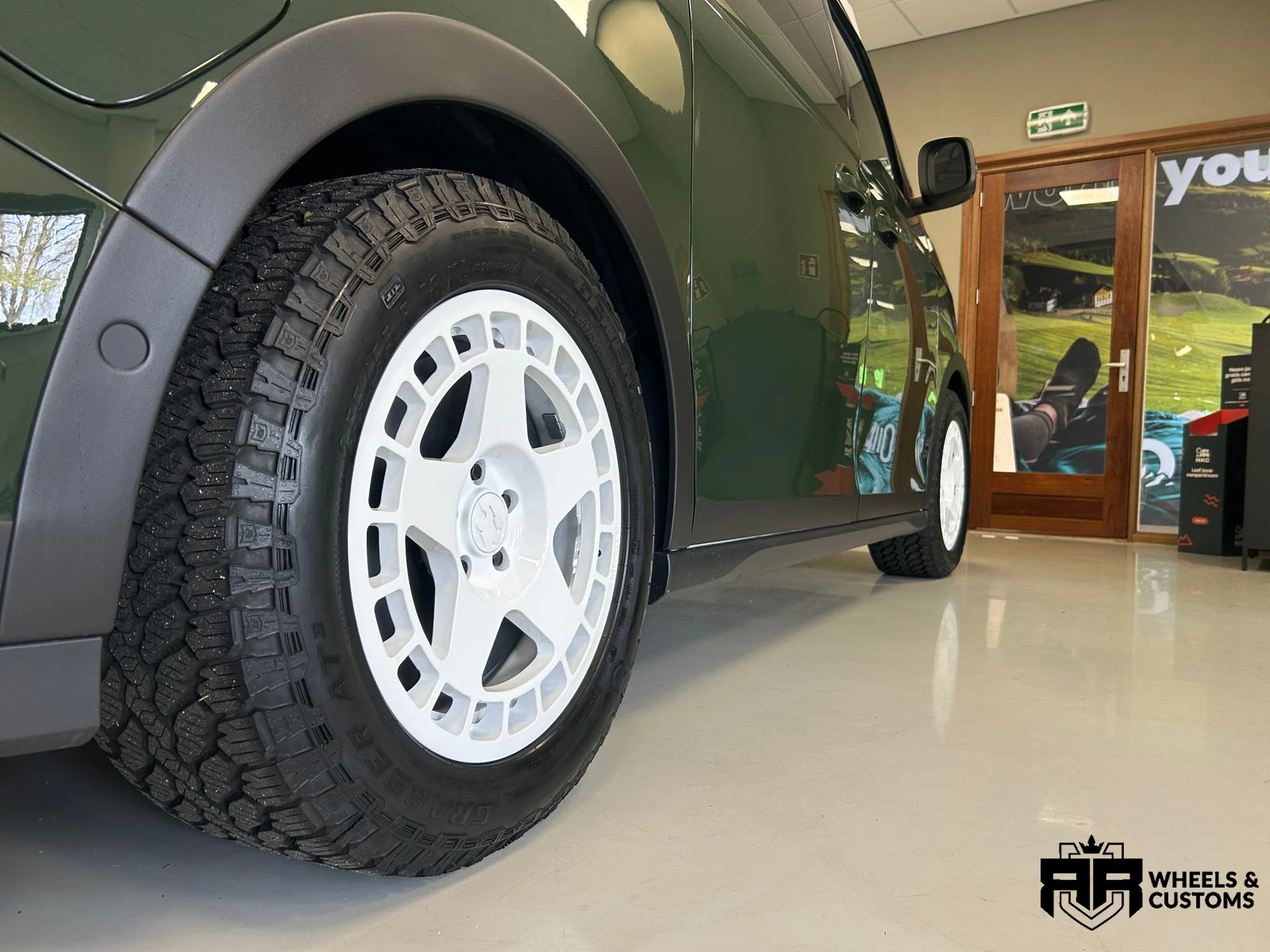 Volkswagen ID Buzz - Fifteen52 Turbo Mac 