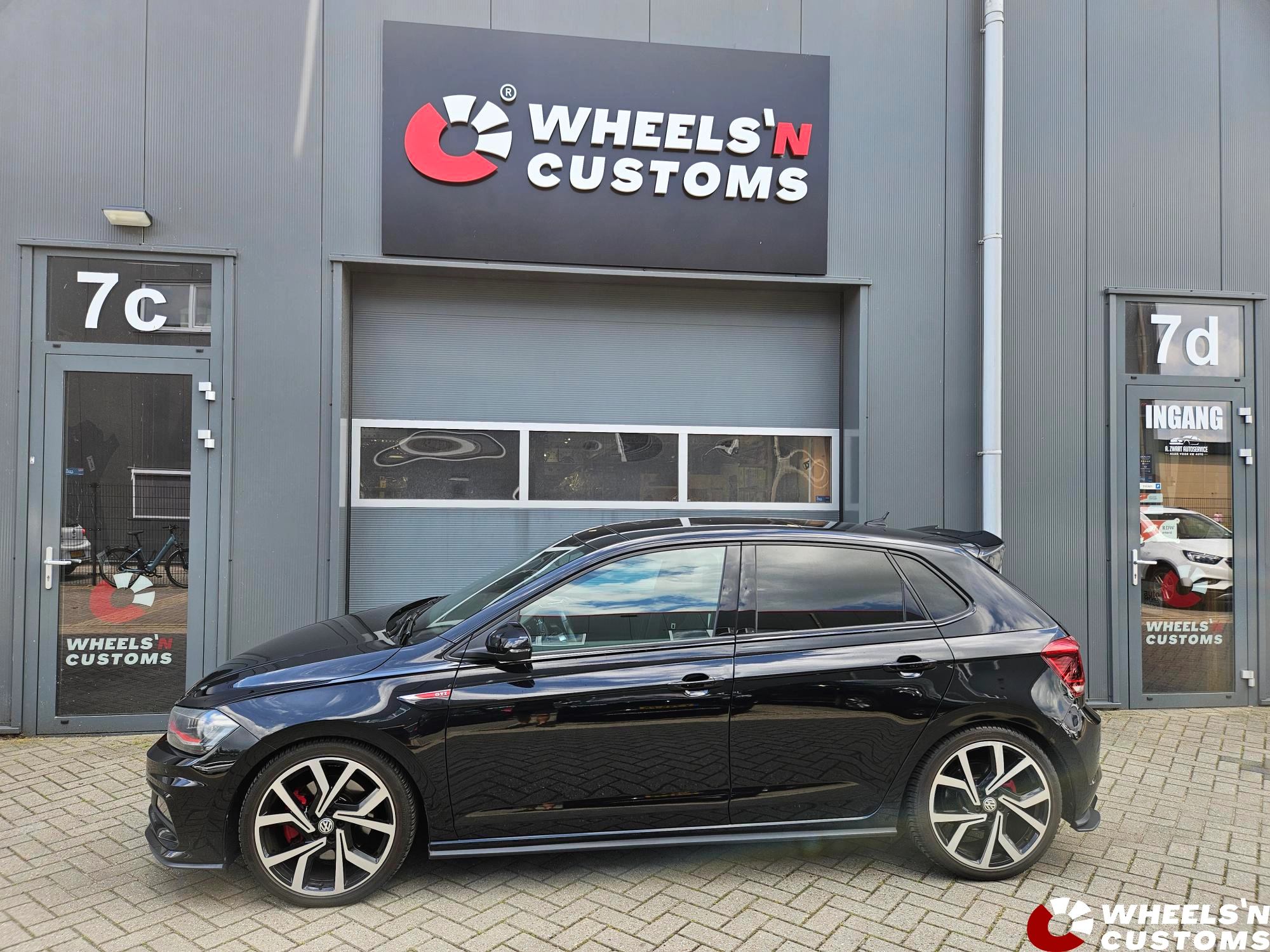  Volkswagen Polo Gti Mk6 voorzien van Maxton Design onderdelen