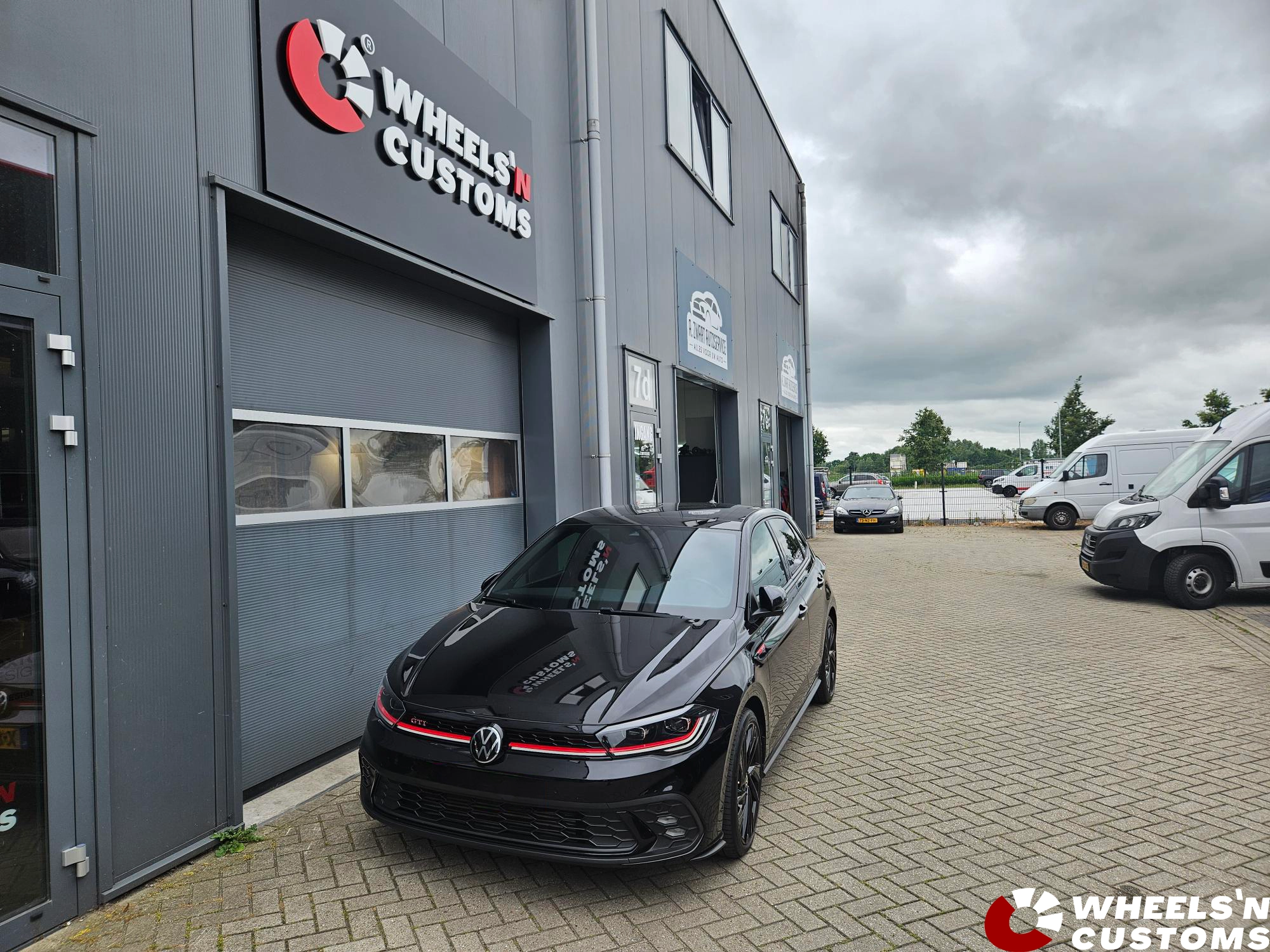  Volkswagen Polo Gti Mk6 voorzien van Maxton Design onderdelen