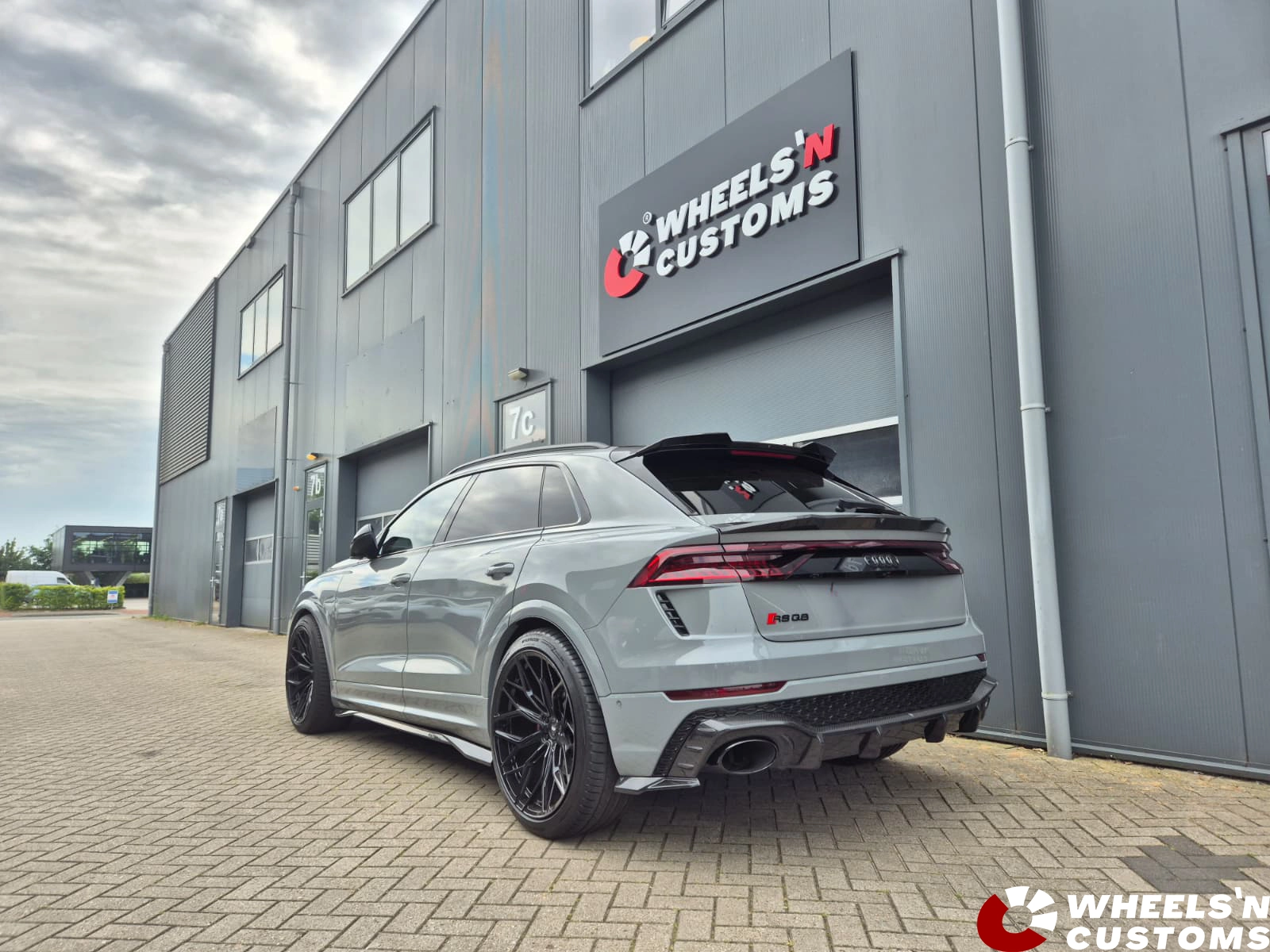 Audi RSQ8 Mk1 voorzien van Maxton Design onderdelen