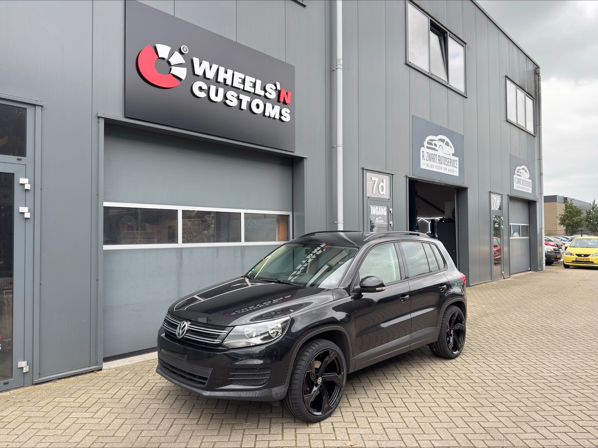 Deze Volkswagen Tiguan voorzien van een nieuwe setje Carbonado Superstar velgen 