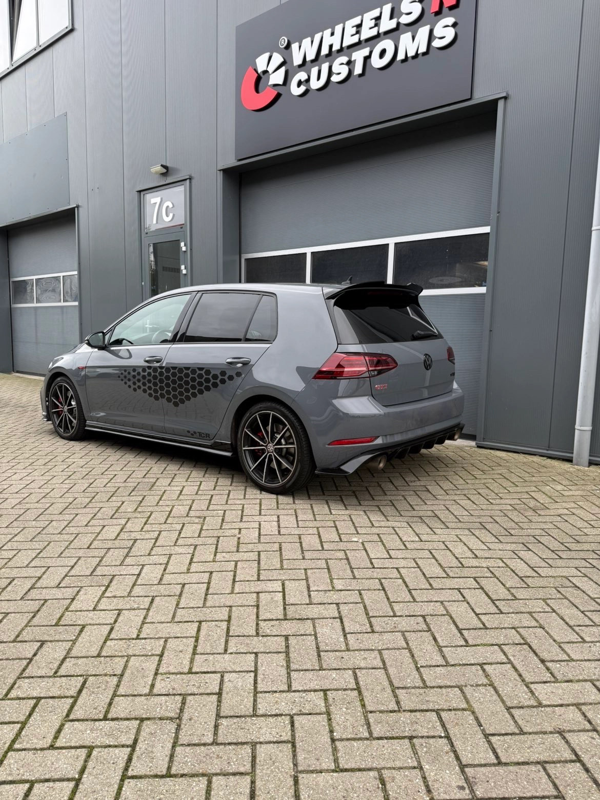 Strakke spoiler upgrade voor deze dikke Volkswagen Golf GTI TCR! ðŸðŸ”¥