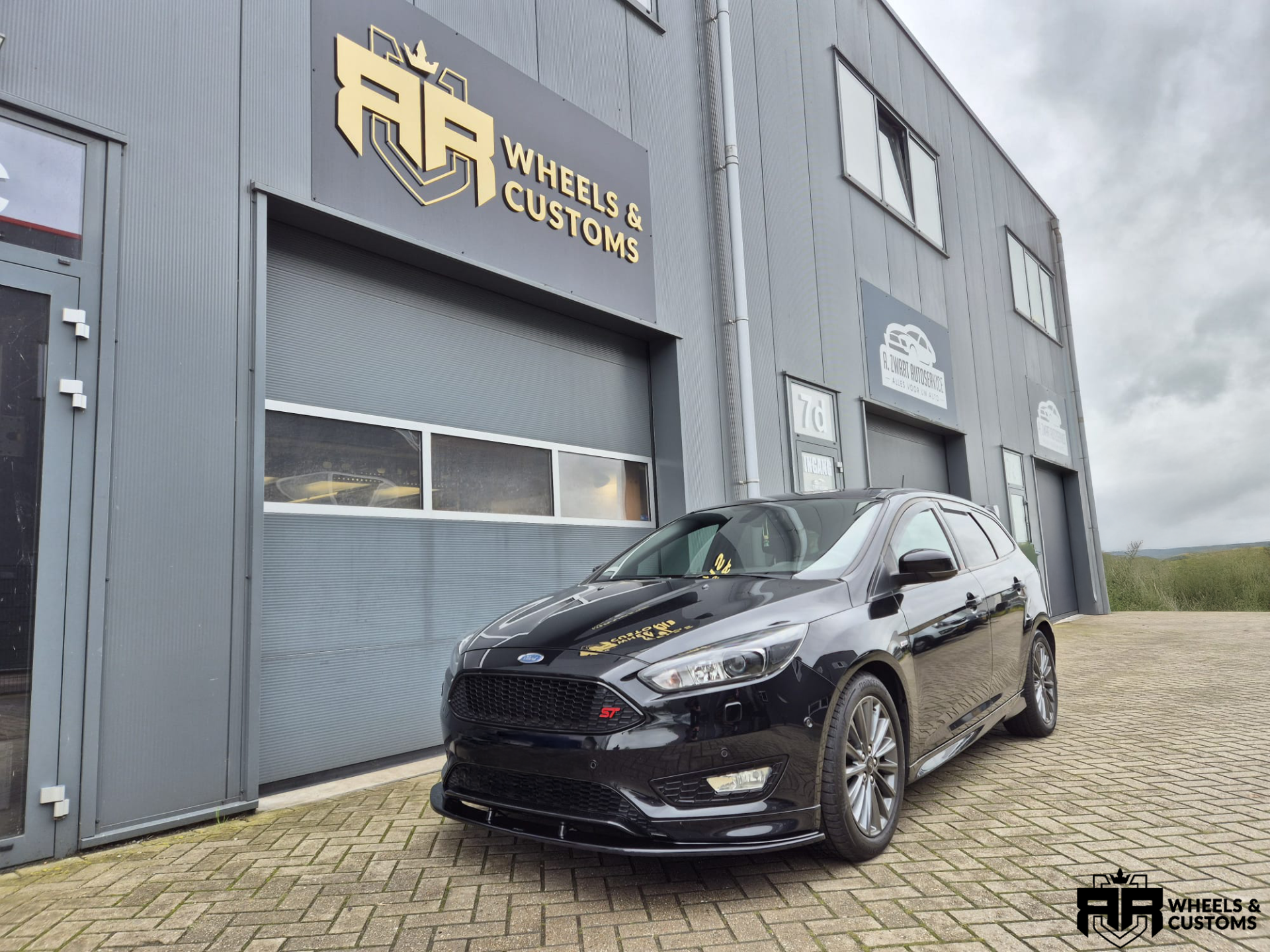 Ford Focus MK3 ST-line voorzien van een Maxton Design bumperlip