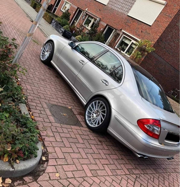 Mercedes E500 - 19 inch Riviera - 9.5J